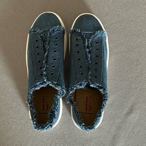 Ellen Degeneres slip on tennis shoes